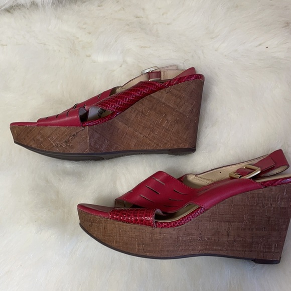 Ruby red wedges and very light weight. - Picture 2 of 4